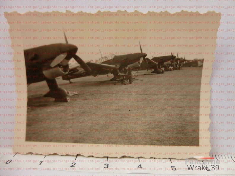 [Z.X0035] H254 Foto 2.WK Polen Radom Masowien Flugplatz Stuka Junkers Ju87 #2 aw.jpg