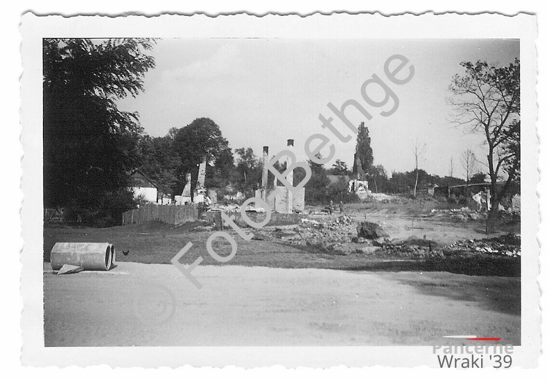 [Z.A.Nachr.Rgt.549.001] Häuser Zerstörung bei Kamienna 1939 Polenfeldzug aw.jpg