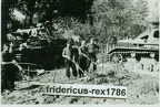[Pz.Kpfw.IV Ausf.C] Pz.Rgt.11, #xxx (005){a} PzKpfw 4 Panzerbesatzung beim Gänsebraten Polen 1939 rbw
