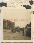 [Z.X0055] T493 Foto Wehrmacht Polen Feldzug Puszkowne Pruszków PKW LKW Ruinen Markt TOP