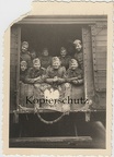 [Z.X0058] Foto Polen Wehrmacht Soldaten mit polnische Beute Fahne Szkola Pow Zug Eisenbahn aw