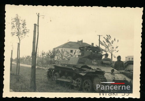 [Pz1][#007]{020}{a} Pz.Kpfw I Ausf.B #xxx, Pz.Rgt.35, Warszawa, Naruszewicza 14.jpg