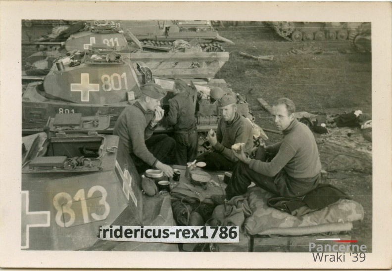 [Z.Pz.Rgt.36.005] (#21) E21 Foto Ostfront Polen 1939 Blitzkrieg 8.!Pz.Rgt 36 Panzer Kennung 813 801 811 aw.jpg