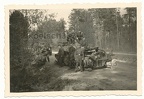[PSW][#585]{001}{b} s.Pz.Sp.Wg (FU) Sd.Kfz.232 (8 Rad), Aufkl.Abt.(mot.).13, WH-221499, Oszczepalin Pierwszy (k.Kocka) (Hptm.Lunke, Ltn.Scheiber), na drodze
