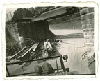 [Z.Pol.Rgt.02.001] Orig. Foto Vormarsch Polizei Lkw unter Brücke vor Kapka Polen 1939