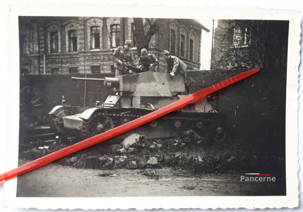 [7TP][#270]{201}{a} 2.BCzL,koszary Pz.Abt.66 w Eisenach bw.jpg