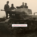 [7TP][#168]{002}{a} 1.BCzL, Tomaszów Lubelski, górale, w tle budynki bw