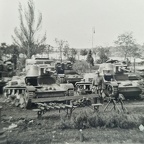 [Z.X0126] [32] Polen WARSCHAU Beute Panzer Sammelstelle Soldat Tank Beutepanzer  bw