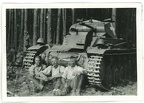 [Z.Pz.Rgt.23.003] Orig. Foto [14] Panzer II Tank des Pz.Rgt.23 bei Biwak im Wald in Polen 1939