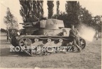 [7TP][#245]{022}{a} 2.BCzL, okolice Grodzika Maz., bez gwizdka, na polu przy białej chacie słomianym dachem (Paktreffer vor Warschau), później przy płocie z siatki (pz.rgt.23)