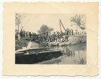 [Z.Art.Rgt.103.001] Foto Panzer der Wehrmacht in einem Fluss vor gesprengter Brücke in Polen 1939