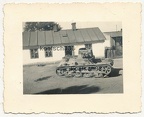[Z.Art.Rgt.103.001] Foto polnischer 7TP Panzer vor einem Haus in Polen 1939 Wehrmacht Beute Tank