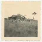 [Z.X0147] Foto 4 Rad Panzerspähwagen Wrack und Gräber der Besatzung in Polen 1939